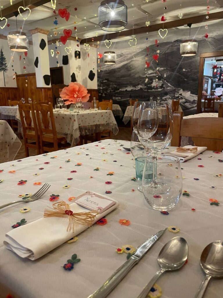 decoracion mesa san valentin 2026